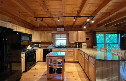 Sweetbriar Farms House | Entire home in Lake Lure, North Carolina, United States