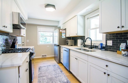 Richfield House | Entire Home in Minneapolis by Airport & Mall of America!