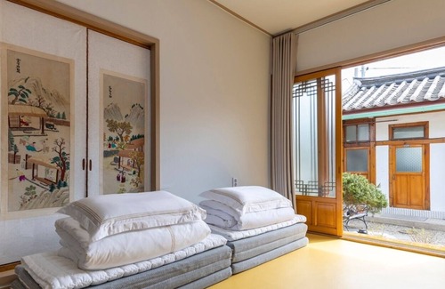 Gahoe-dong House | [entire Home] ""
