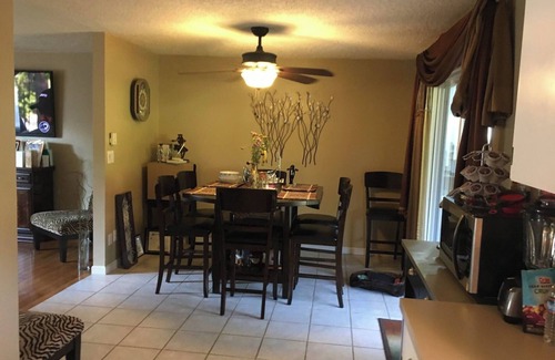 West Linn House | Entire Home West Linn Oregon Wifi TVs Fenced Yard Eateries 20 Min 2 DwtnPortland