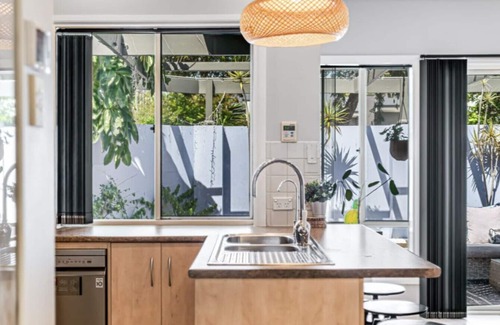 South Brighton House | Entire House 3BR 2BTH I 2 Courtyards I Wifi