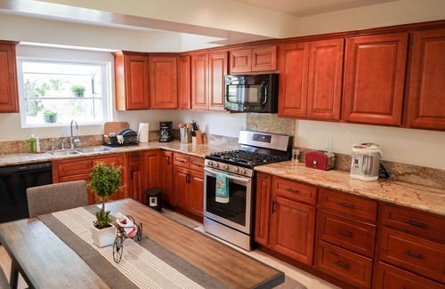 Bonita House | ENTIRE House!~3min to Old Town LaVerne!