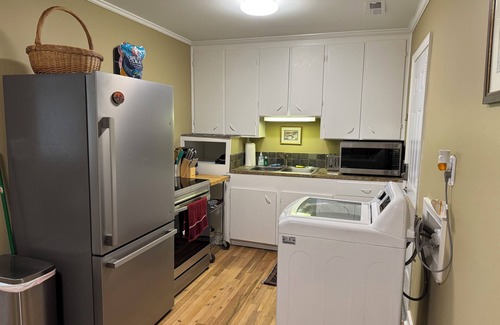 Summerville House | Entire House - Antique Mall Cottage