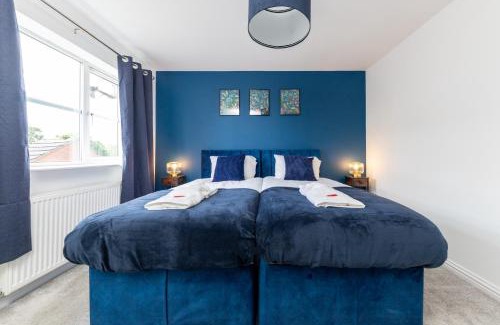 Stevenage Apartment | Entire House - Contractor's, Families & More