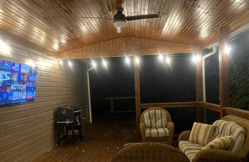Northside House | Entire house downtown/Sleeps 16
