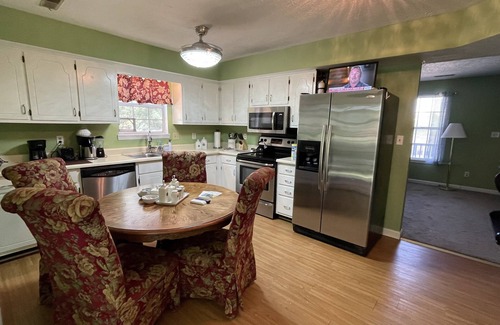 Plum Springs House | Entire House Family-Pets-Friendly Close to i65.