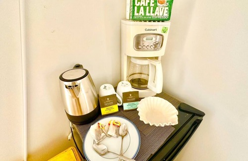 Midtown Cottage | Entire House Five Vintage-Style Theme Rooms