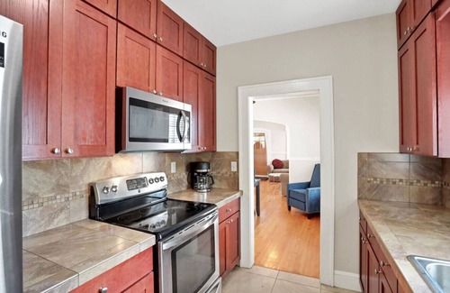 Fairfax House | Entire house in Avondale, walking distance to shops