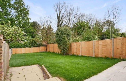 London Borough of Bromley House | Entire House - Large 3 Bedroom House with Garden - Orpington