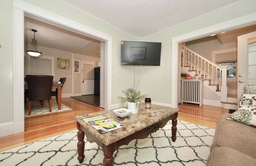 Revere House | Entire House w/parking mins to Historical Boston