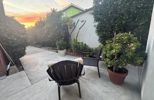 Sawtelle House | Entire house with WiFi, AC in enchanting Santa Monica free parking