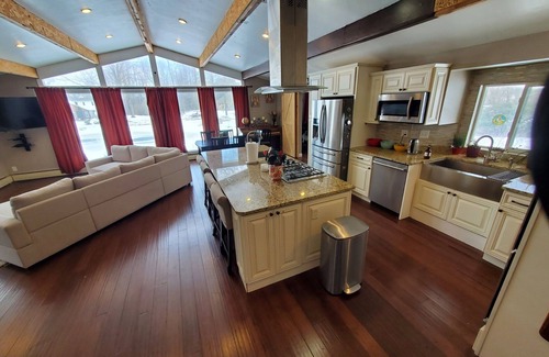 Village of Harrison House | Entire Huge 5-Bedroom 2.5-Bathroom Home!