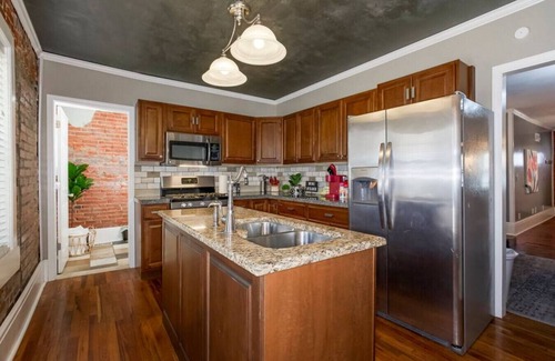 Columbus Park House | Entire loft downtown with free parking!