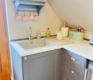 Lincoln Apartment | Entire Loft Space in quiet village near Roman City of Lincoln