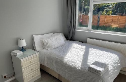 Brockley Apartment | Entire Lovely 2 bedroom apartment with private garden & free street parking