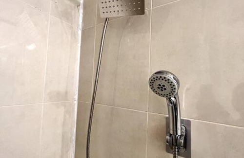 Newark Apartment | Entire Luxury 2 Bedroom Near NY/EWR With Workspace