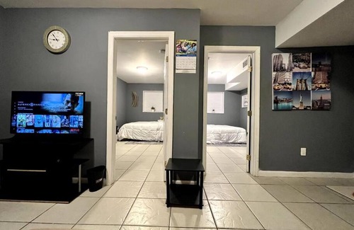 Newark Apartment | Entire Luxury 2 Bedroom Near NY/EWR With Workspace