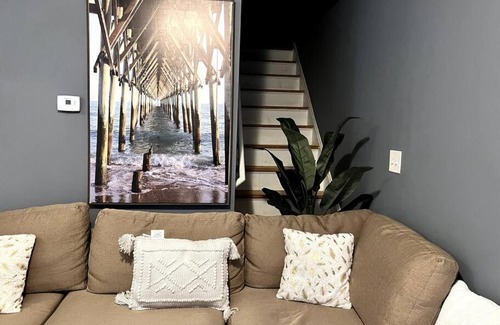 Newark Apartment | Entire Luxury 2 Bedroom Near NY/EWR With Workspace