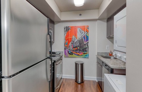 Crystal City Apartment | Entire Luxury apt near Downtown D.C. w /FREE Wifi