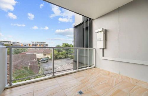 Waitara Apartment | Entire Modern Apt &Near Station&Private Parking