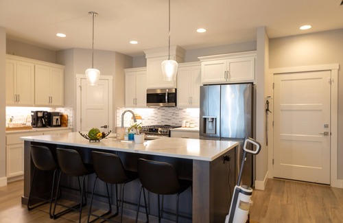Vancouver House | Entire Newly Built Townhome in Vancouver, WA