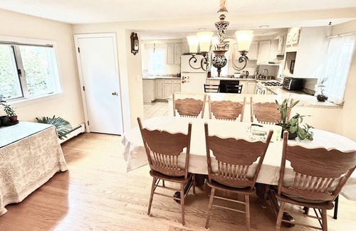 Wellesley House | Entire Nice Quiet Home, Near All Colleges, Very Convenience in Central Wellesley