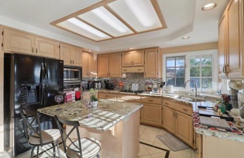 Fallbrook House | Entire Private 5-BR 3-Acres Estate, 3000 sqft, near Winery in Fallbrook, Available Now
