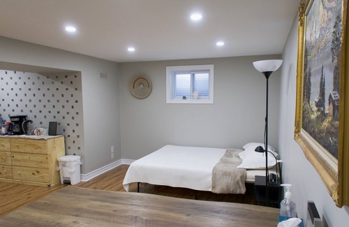 Erin Mills Apartment | Entire Private Family-sized Suite w/Free parking