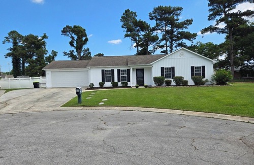 Morehead City House | Entire residential home rental. Quiet cul-de-sac. Minutes to beach.