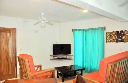 San Pedro House | Entire Resort! Free Snorkeling & Reef Fishing Tours, 3 Condos