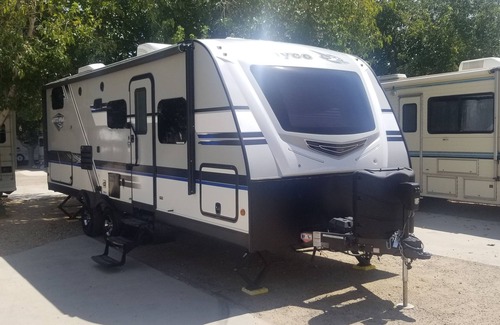Inyokern House | Entire RV w/Murphy Bed, 5-Seater Couch w/Dinette & 2-Bunkbeds