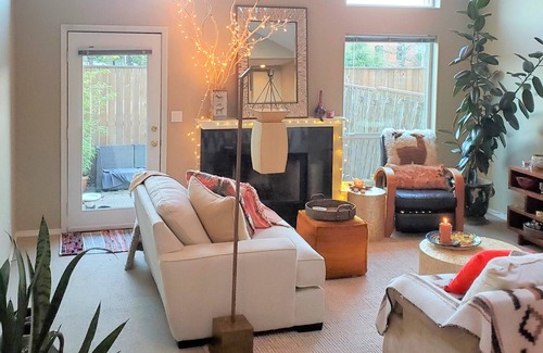 Johns Landing House | Entire Spacious Townhome w/ Patio, Garage & Free Parking: friendly neighborhood