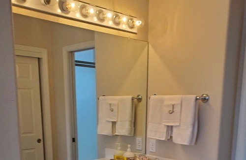 Johns Landing House | Entire Spacious Townhome w/ Patio, Garage & Free Parking: friendly neighborhood