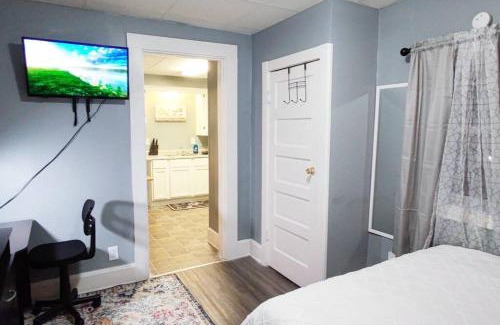Near Eastside Apartment | Entire Studio Apartment #2/Minutes to Downtown Indianapolis
