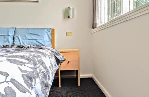 St Kilda Apartment | Entire Studio Apartment in St Kilda FREE PARKING WIFI BEACH WALK