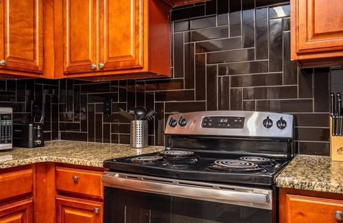 Norcross House | Entire Townhouse Cozy 2B2B