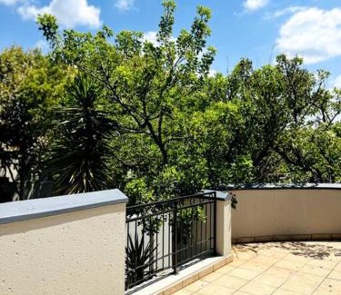 Lone Hill Apartment | Entire Townhouse in Lonehill, Sandton