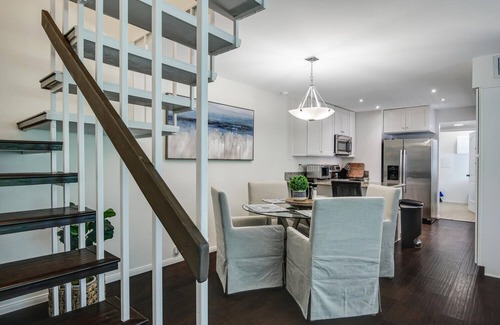 University City House | Entire Townhouse- Medical Stays- Vacation- Families