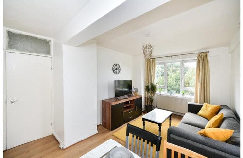 Canonbury Apartment | Entire Two Bedroom Flat in the heart of Greater London