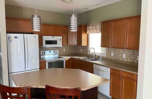 Port Elgin House | Entire Vacation Home with 5 Bedrooms & 3 Bathrooms