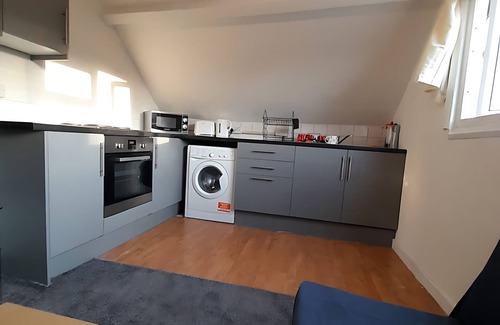 Canton Apartment | Entire Victoria Park Apartment With Free Parking
