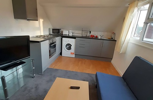 Canton Apartment | Entire Victoria Park Apartment With Free Parking