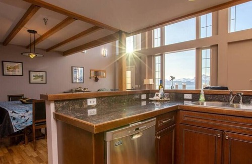 Homer House | Entire waterfront unit for your whole family!