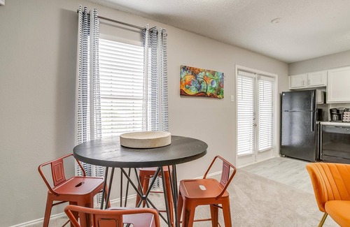 South Arlington Apartment | EntirePlace ✶Fast Wifi✶Washer Dryer✶ 4K TV✶Pets Allowed #636