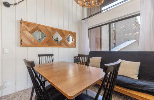 Mammoth Lakes Apartment | Epic Condo walk to Canyon Lodge