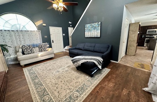 Ederville House | Epic Location Cool Pool, 6Flags, Rangers, Cowboys