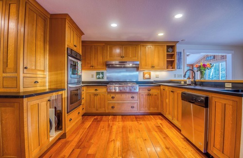 Jackson House | EPIC Mountain View Home : Minutes to Skiing!