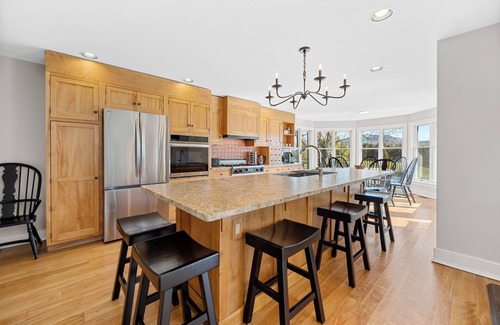 Morristown House | EPIC Views! Idlewild House 4 BR w Office - Ski Sled Snowshoe 10 min to Stowe