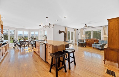 Morristown House | EPIC Views! Idlewild House 4 BR w Office - Ski Sled Snowshoe 10 min to Stowe