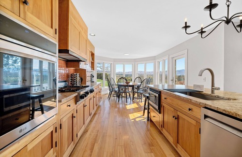 Morristown House | EPIC Views! Idlewild House 4 BR w Office - Ski Sled Snowshoe 10 min to Stowe